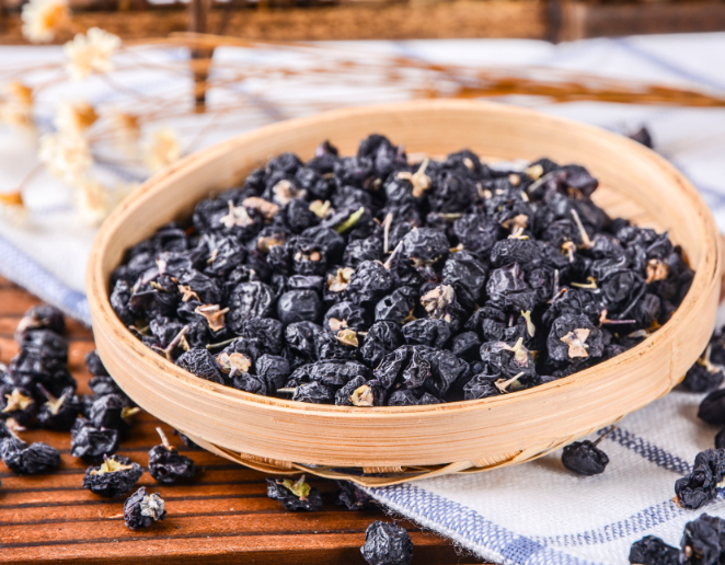 黑枸杞解酒要喝多少 喝黑枸杞解酒要注意什么 黑枸杞解酒要喝多少 喝黑枸杞解酒要注意什么