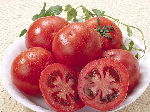 曬黑了吃什么能變白 夏天曬傷后吃什么好2018