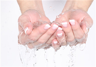 產(chǎn)后多久可以接觸冷水 月子期用涼水對(duì)身體的影響