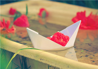 2018描寫淋雨的心情說說 下雨被淋濕一身的句子說說朋友圈 2018描寫淋雨的心情說說 下雨被淋濕一身的句子說說朋友圈