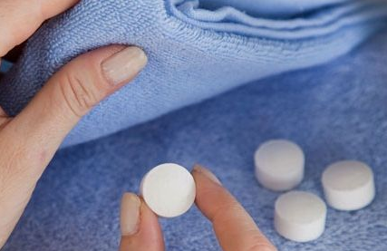 寶寶衣服能放樟腦丸嗎 寶寶衣服放樟腦丸危害 寶寶衣服能放樟腦丸嗎 寶寶衣服放樟腦丸危害