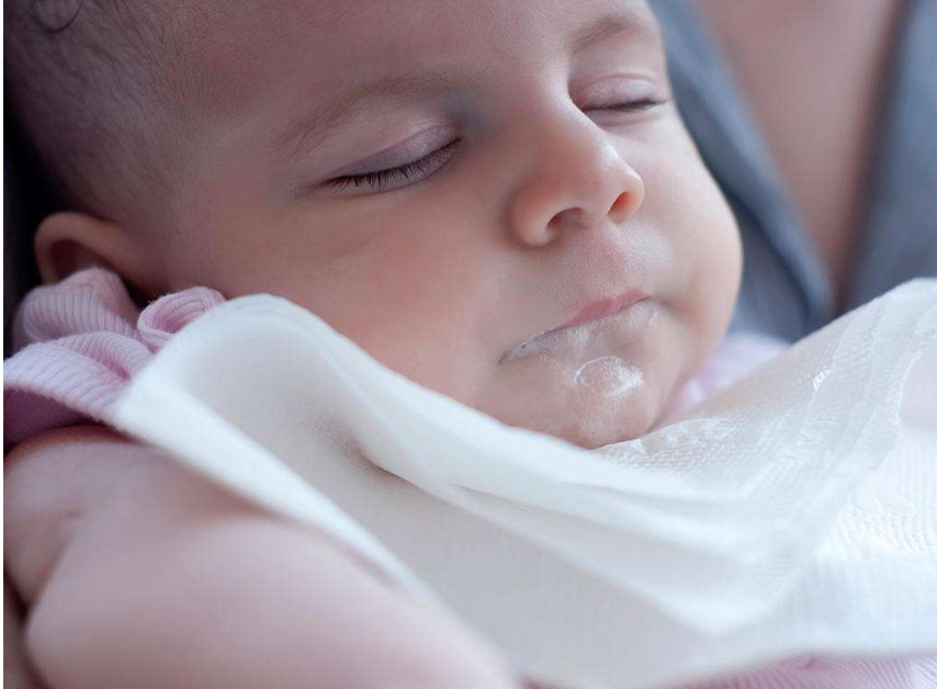 如何判斷寶寶嘔吐嚴(yán)不嚴(yán)重 寶寶嘔吐怎么辦最有效 如何判斷寶寶嘔吐嚴(yán)不嚴(yán)重 寶寶嘔吐怎么辦最有效