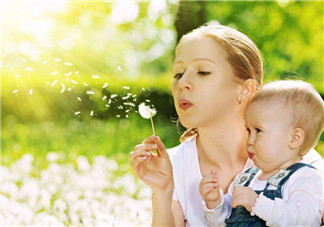 寶寶出生后的視力有什么變化 寶寶三個月能看多遠 寶寶出生后的視力有什么變化 寶寶三個月能看多遠