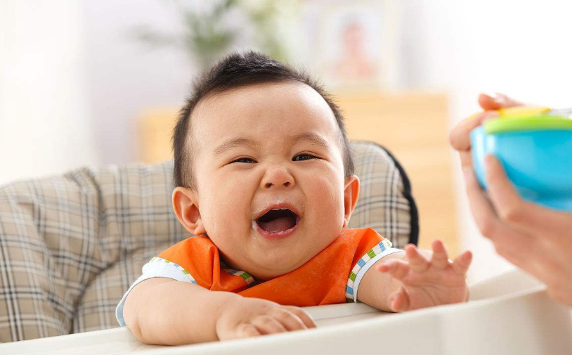 孩子吃飯就是愛用手抓怎么辦 孩子吃飯用手抓不用勺子解決方法2018 孩子吃飯就是愛用手抓怎么辦 孩子吃飯用手抓不用勺子解決方法2018