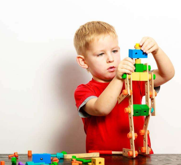 孩子玩玩具的時候喜歡扔怎么辦 孩子愛扔東西怎么給他改2018 孩子玩玩具的時候喜歡扔怎么辦 孩子愛扔東西怎么給他改2018