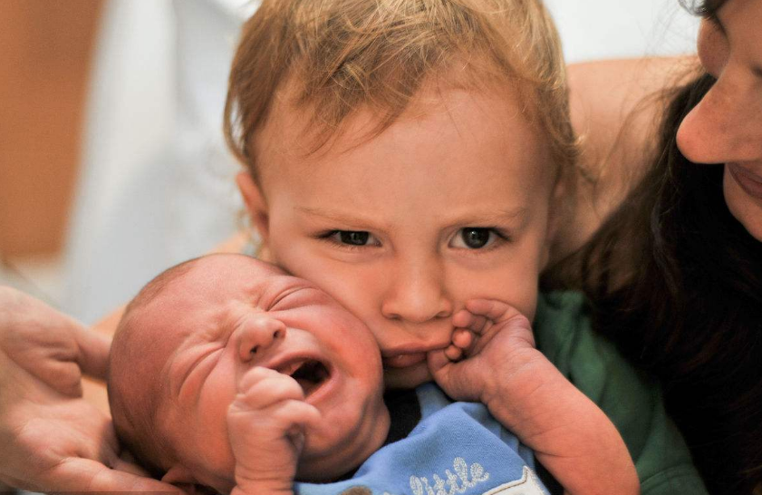 孩子嫉妒心太強怎么辦 2018糾正孩子嫉妒心理的方法