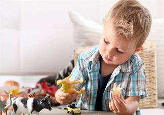 孩子玩玩具的時候喜歡扔怎么辦 孩子愛扔?xùn)|西怎么給他改2018