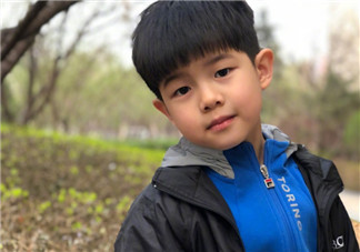 兒子長(zhǎng)大了的心情短語 感慨孩子長(zhǎng)大的句子心情配圖