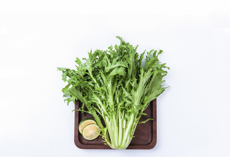 摘野菜住進(jìn)ICU怎么回事 為什么吃野菜會(huì)中毒