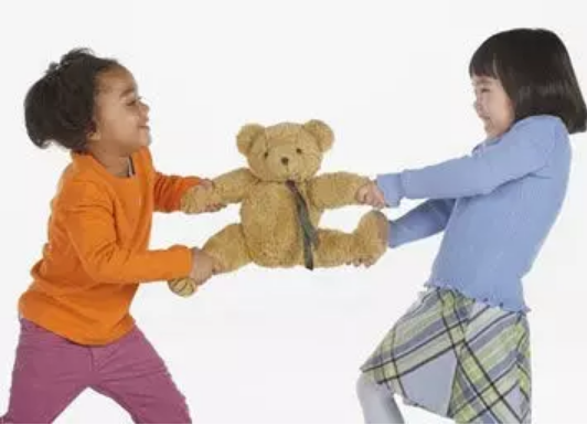 5歲小孩喜歡搶東西怎么辦 5歲上幼兒園了自我意識太強(qiáng)怎么辦