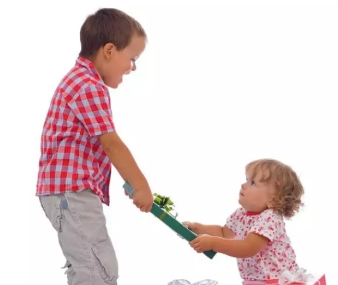 5歲小孩喜歡搶東西怎么辦 5歲上幼兒園了自我意識太強(qiáng)怎么辦