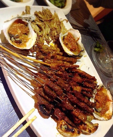 晚上吃燒烤的心情說說 關于吃燒烤的經典語錄 晚上吃燒烤的心情說說 關于吃燒烤的經典語錄