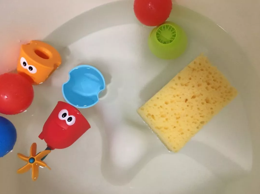 在家可以帶孩子玩什么關(guān)于水的游戲 和孩子怎么玩水比較好2018 在家可以帶孩子玩什么關(guān)于水的游戲 和孩子怎么玩水比較好2018