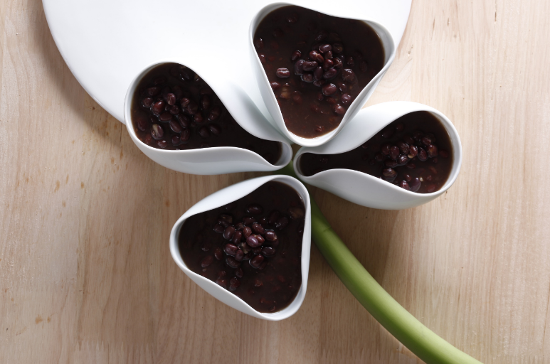 生完小孩后住月子中心好還是請月嫂好 生完小孩后住月子中心好還是請月嫂好