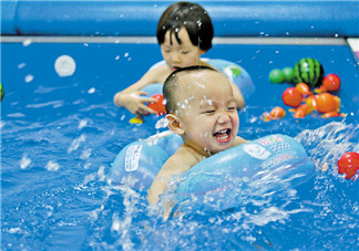 帶寶寶游泳的心情說(shuō)說(shuō) 嬰兒游泳的開(kāi)心句子短語(yǔ)