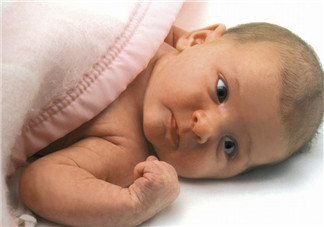 新生兒眼睛有眼屎怎么辦 新生兒眼屎多什么原因