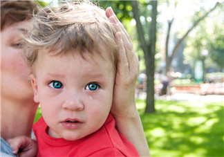 寶寶出門就哭鬧怎么回事 帶寶寶外出哭鬧不止怎么辦 寶寶出門就哭鬧怎么回事 帶寶寶外出哭鬧不止怎么辦