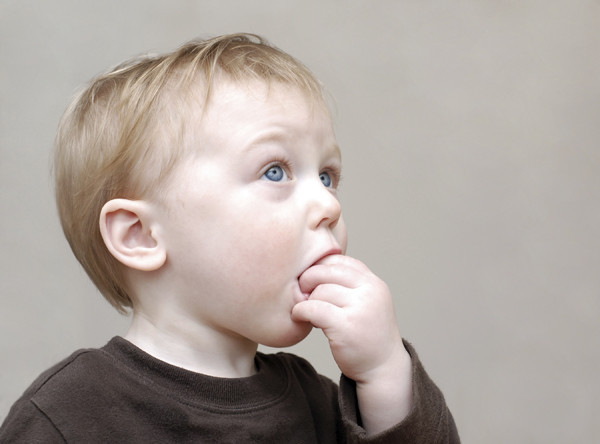 寶寶吃手越早越聰明嗎 1歲以內(nèi)寶寶吃手的好處 寶寶吃手越早越聰明嗎 1歲以內(nèi)寶寶吃手的好處