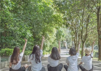 朋友圈發畢業照配文字感慨 發畢業照的心情說說感想