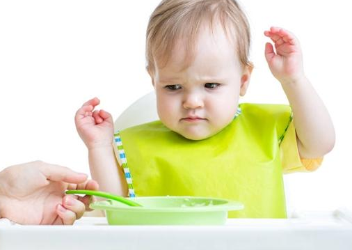 夏天小孩不愛吃飯怎么辦 寶寶為什么不愛吃飯 夏天小孩不愛吃飯怎么辦 寶寶為什么不愛吃飯
