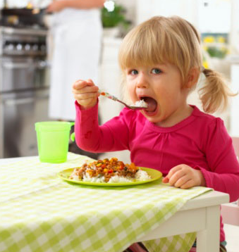 夏天小孩不愛吃飯怎么辦 寶寶為什么不愛吃飯 夏天小孩不愛吃飯怎么辦 寶寶為什么不愛吃飯