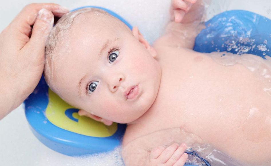 夏季如何保證寶寶的衛(wèi)生 1歲以下寶寶衛(wèi)生護(hù)理小常識