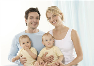 怎樣照顧雙胞胎寶寶會輕松點 照顧雙胞胎如何安排分工