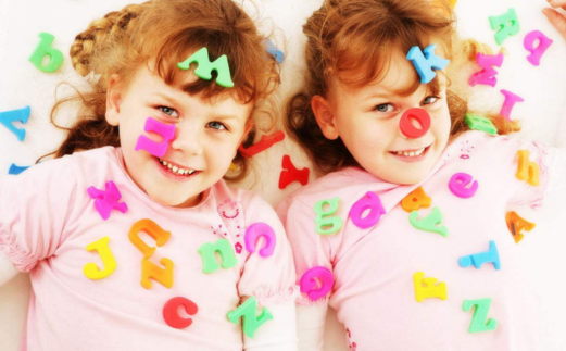 怎樣照顧雙胞胎寶寶會輕松點 照顧雙胞胎如何安排分工