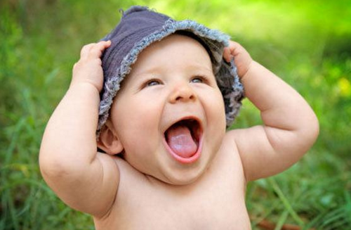 寶寶笑的開心的心情說說 寶寶愛笑的句子短語感慨