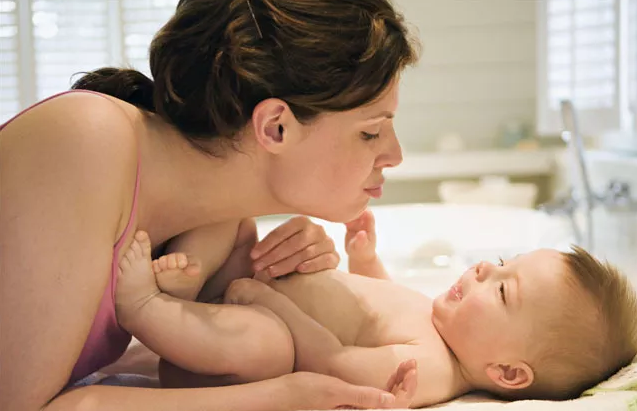 孩子特別的喜歡玩口水好不好 孩子愛玩口水什么原因2018 孩子特別的喜歡玩口水好不好 孩子愛玩口水什么原因2018