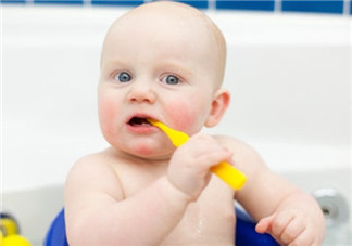 寶寶長牙口水多怎么辦 寶寶長牙期口水多正常嗎