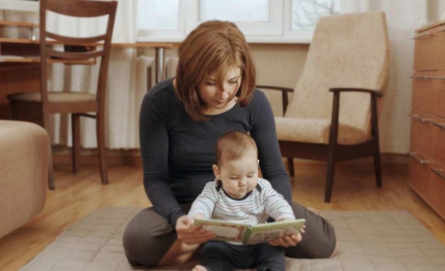 親子共讀從寶寶多大開始 如何挑選不同階段的書籍 親子共讀從寶寶多大開始 如何挑選不同階段的書籍