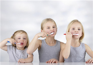 寶寶的牙刷應該怎么選 如何正確選擇合適的牙刷呢