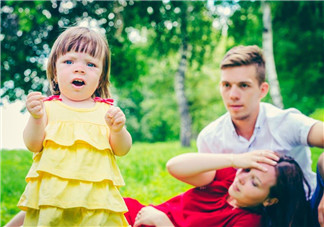 大人去上班寶寶就會(huì)哭鬧怎么辦 出門儀式和回家后的小驚喜