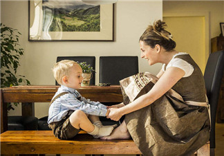 周末帶孩子不出門的心情說說 帶孩子窩在家里也有好心情的說說朋友圈