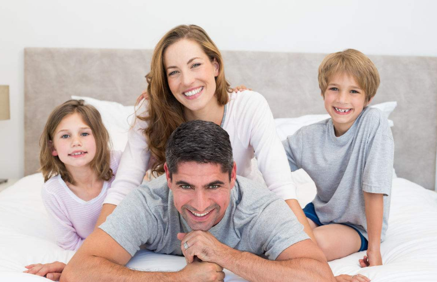 周末帶孩子不出門的心情說說 帶孩子窩在家里也有好心情的說說朋友圈