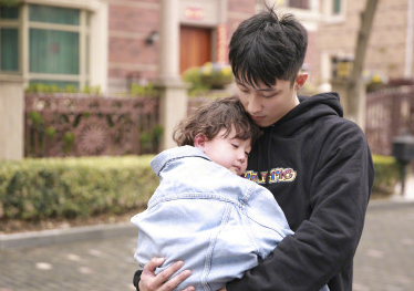 放開我北鼻大北鼻黃景瑜廚神擔當 慢熱型鯨魚哥哥不一樣的鯨魚式寵愛