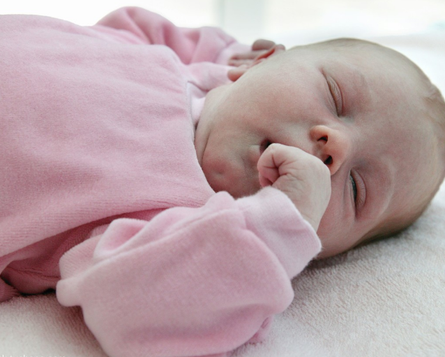 新生兒鼻塞怎么辦 新生兒鼻塞是感冒嗎 新生兒鼻塞怎么辦 新生兒鼻塞是感冒嗎