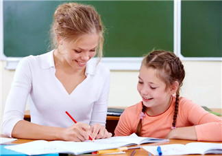 孩子寫作業(yè)拖拉怎么辦 幫孩子建立做作業(yè)的日常慣例