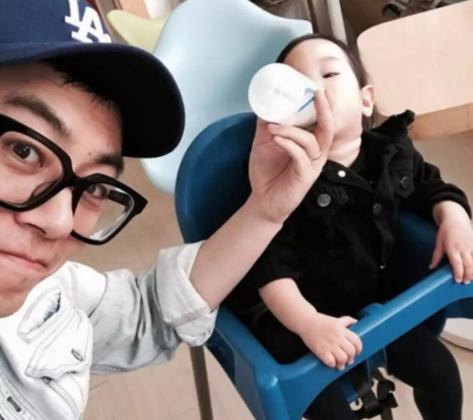 朱亞文女兒鞋子太多出門難 如何給孩子買鞋子 朱亞文女兒鞋子太多出門難 如何給孩子買鞋子