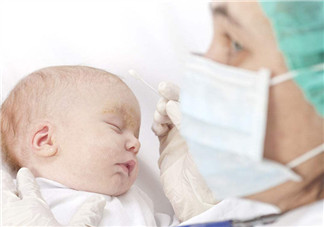 寶寶全身發(fā)紅怎么回事 寶寶容易過敏是遺傳嗎