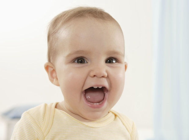 寶寶一個(gè)人玩的心情說說 寶寶自己玩的開心的句子短語