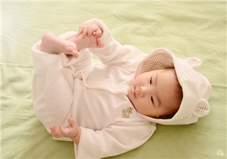 寶寶一個(gè)人玩的心情說說 寶寶自己玩的開心的句子短語