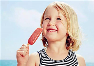 孩子夏天冷飲到底應該怎么吃 夏天寶寶吃冷飲注意事項 孩子夏天冷飲到底應該怎么吃 夏天寶寶吃冷飲注意事項