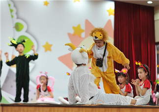 兒童節(jié)孩子表演發(fā)朋友圈配文 兒童節(jié)孩子表演媽媽感慨心情說說