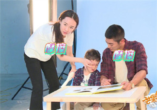 媽媽是超人霍思燕給嗯哼搓出雙眼皮 孩子雙眼皮真的可以搓出來嗎 媽媽是超人霍思燕給嗯哼搓出雙眼皮 孩子雙眼皮真的可以搓出來嗎