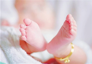 孩子夏天光腳丫好不好 穿不穿襪子要視情況而定