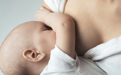 寶寶幾個月斷夜奶最好 寶寶要不要早點(diǎn)斷夜奶?