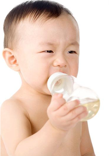 怎么給寶寶戒掉奶瓶 奶瓶戒除時間比你想象中早 怎么給寶寶戒掉奶瓶 奶瓶戒除時間比你想象中早