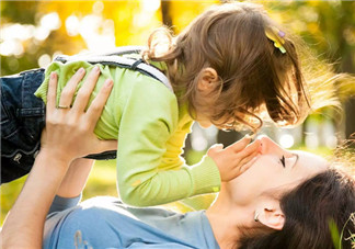 父母怎樣與孩子相處好 給孩子成長的空間拒絕比較